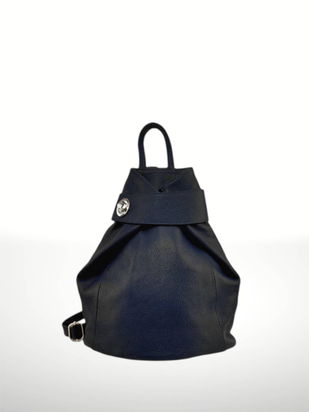 Mochila de cuero negro con diseño elegante y moderno. Cuenta con cierre giratorio metálico y correas ajustables, ideal para un look sofisticado y versátil.