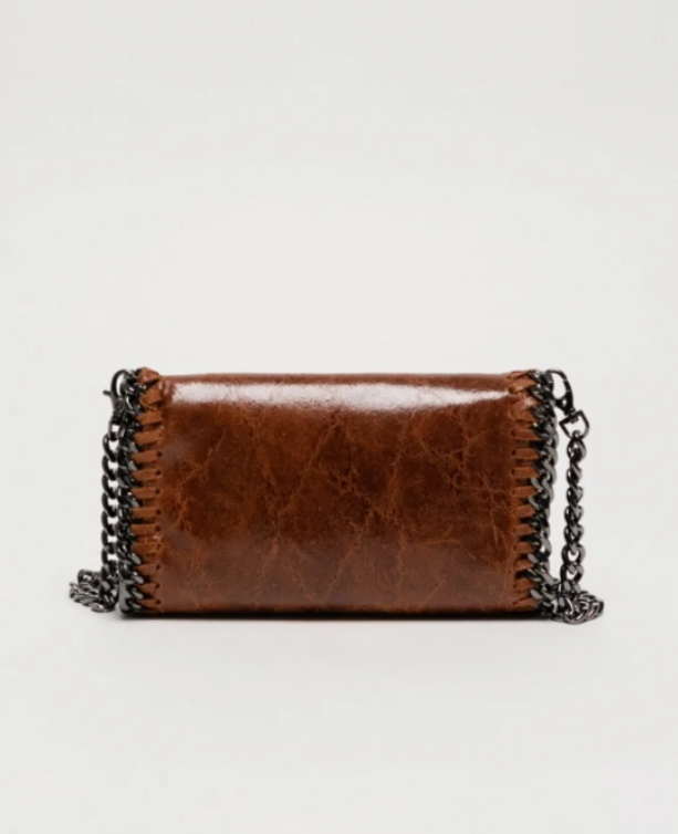 Bolso bandolera de piel marron metalizada, elegante y modera. Compra tu bolso de piel barato de fiesta online.
