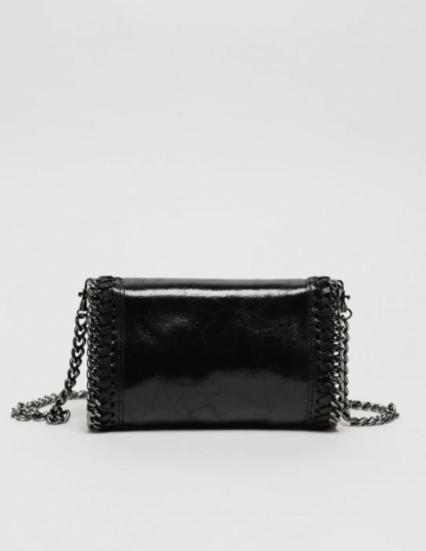 Bolso bandolera de cuero negro metalizado. estilo fiesta para mujer. compralo en nuestra tienda