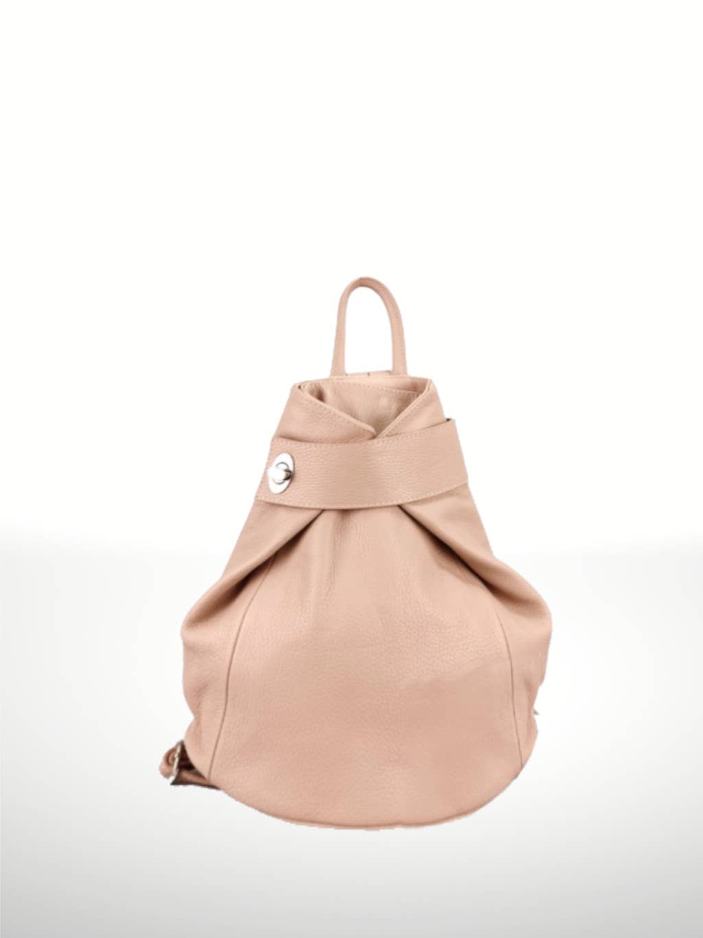Mochila de piel nude con diseño minimalista, cuero genuino, cierre de solapa con broche metálico, ligera y versátil para uso diario.