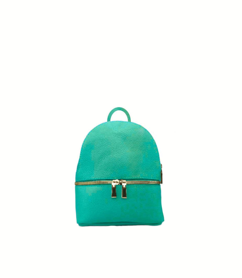 Mochila de cuero en color verde turquesa. Diseño compacto y moderno, perfecta para un look vibrante y elegante.