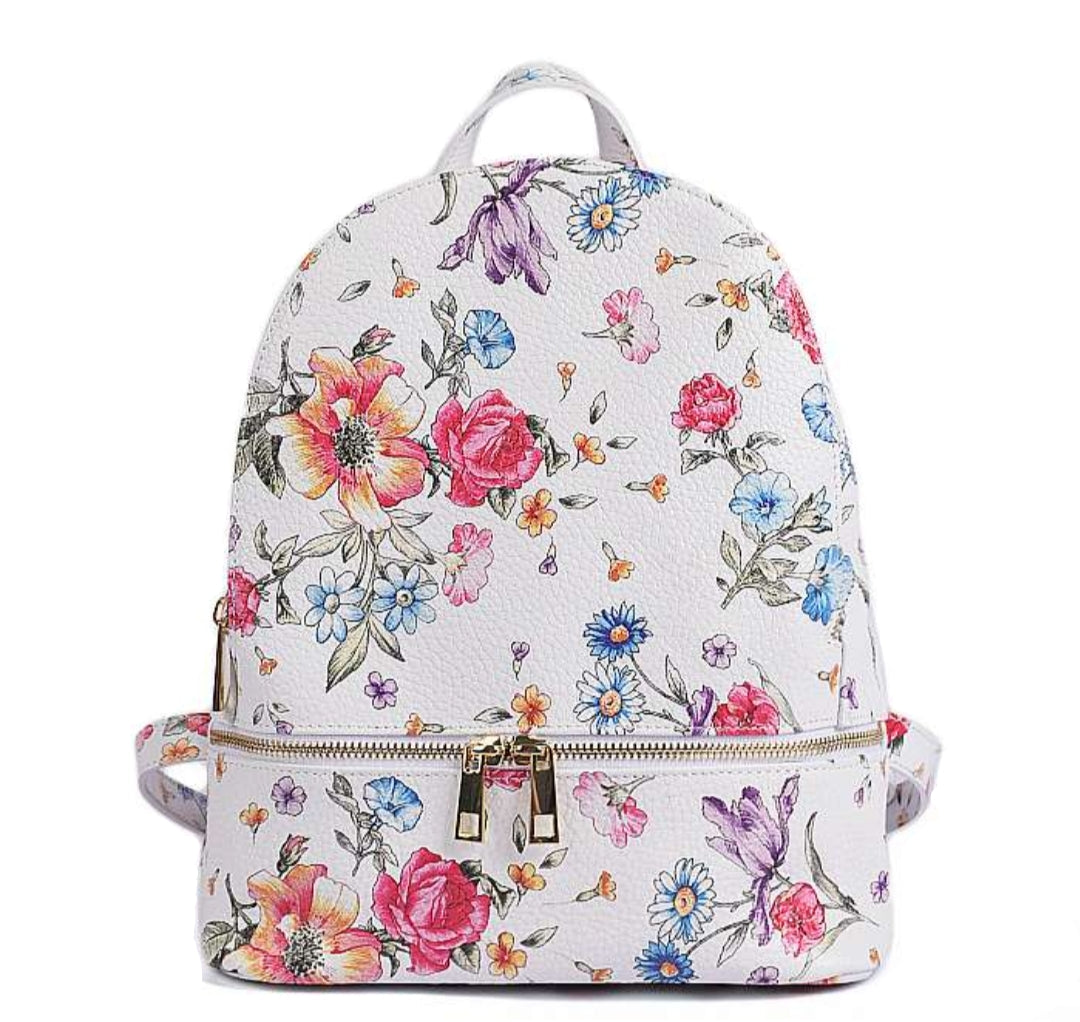 Mochila blanca de piel correas ajustables y doble cierre de cremallera dorada