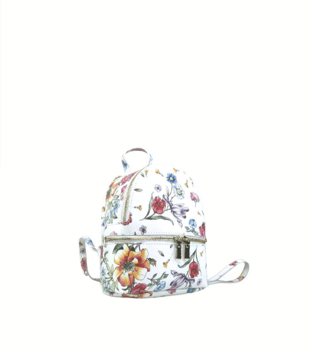 Mochila blanca de piel auténtica con flores y mariposas vibrantes, correas ajustables y doble cierre de cremallera dorada.