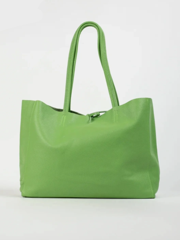 Bolso shopper de piel verde lima, diseño elegante con cierre de cordón y asas largas. Compra bolsos online.