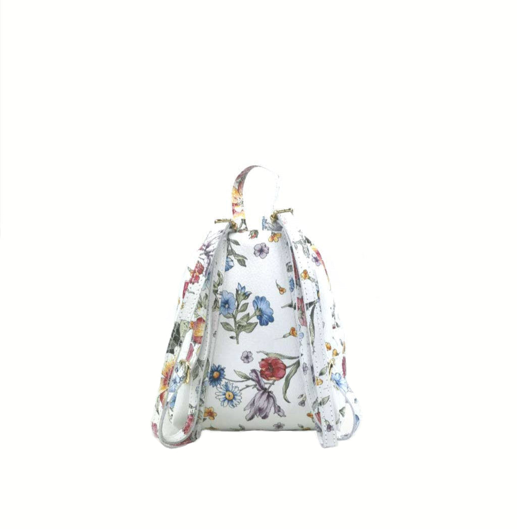 Mochila de cuero con estampado floral para mujer, vista trasera.
