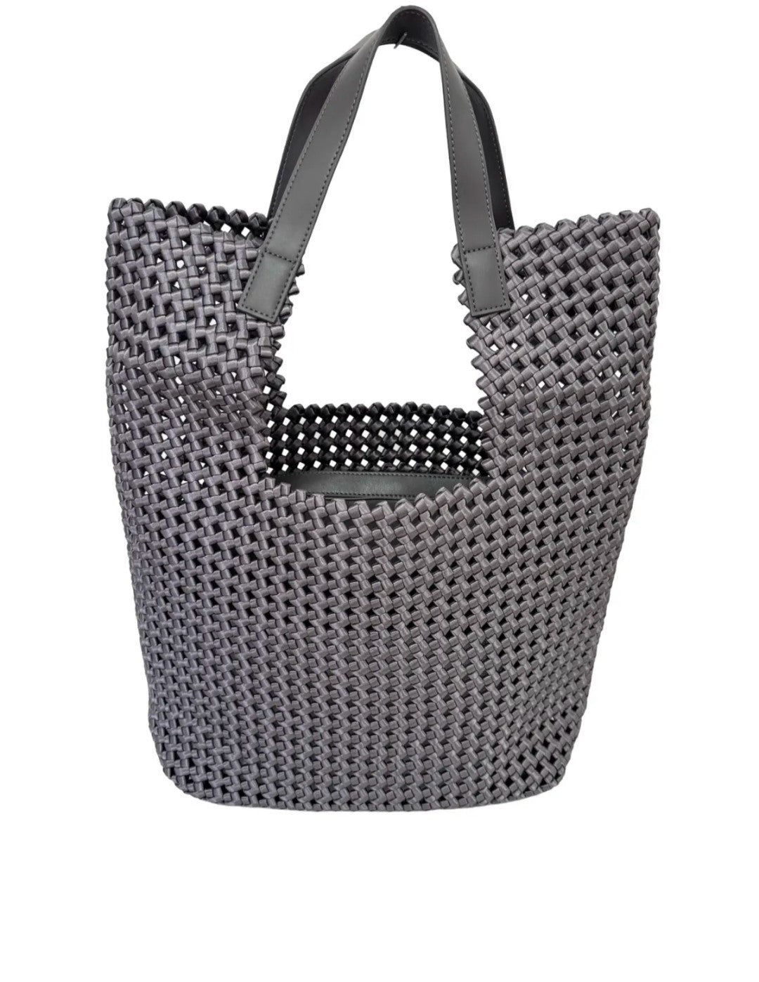 Bolso shopper gris de piel con diseño entrelazado. Elegante, espacioso, con asas cómodas y cierre seguro. Ideal para un look sofisticado.