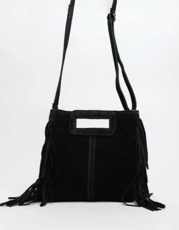 bolso bandolera serraje negro con flecos. estilo boho y moderno. fabricacion de calidad