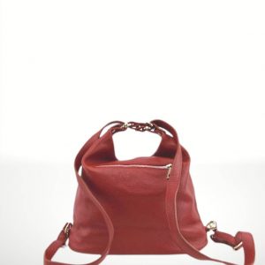 Bolso mochila de piel rojo para mujer, convertible en bandolera. Diseño artesanal y detalles en metal. Compra bolsos de piel online de calidad